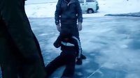  嫩江冰面上的一摔