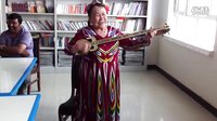  王江江音乐采风实录: 维吾尔族老奶奶弹唱民间老歌