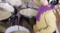  南京6岁最萌小姑娘罗小曦架子鼓演奏光辉岁月，结尾很呆萌