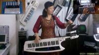  刘璐背挎双排三排键手风琴伴式电子琴合成器脚电子鼓《赛马》