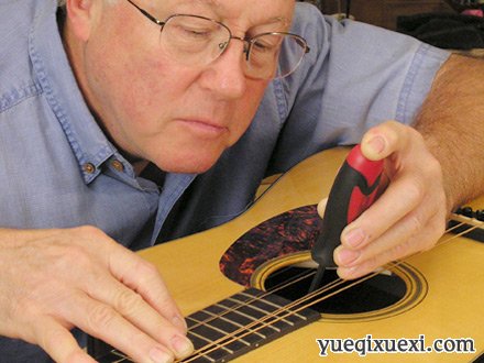 玩好电吉他——关于琴颈的调节！