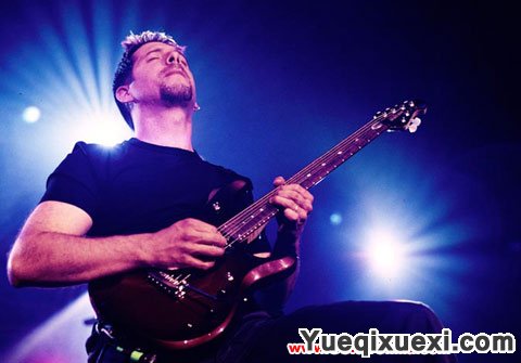 梦剧院吉他手John Petrucci教你弹吉他