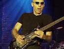  吉他演奏技术上的高手Joe Satriani
