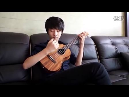  【猴姆独家】赞！韩国15岁天才吉他正太郑成河用四弦琴演绎The Lazy Song
