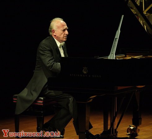 英国《卫报》谈“十一个手指”的钢琴名家毛里奇奥·波利尼的音乐人生