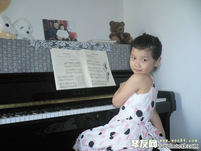 女儿顺顺学钢琴的故事