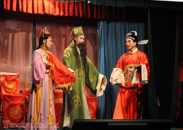 安庆民间剧团进村和社区表演传统黄梅戏