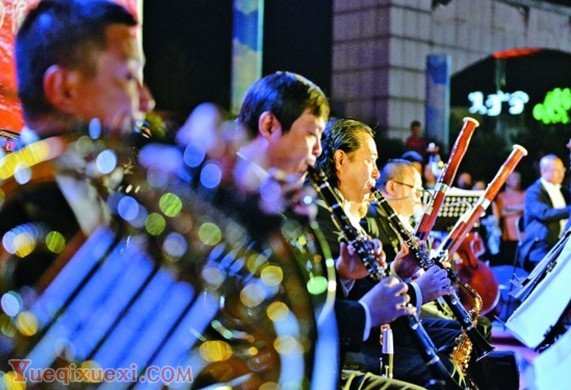 内蒙古民族歌舞剧院举行广场交响音乐会
