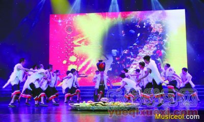 云南歌舞节目《春暖保山》参加“大地情深”群众文化展演