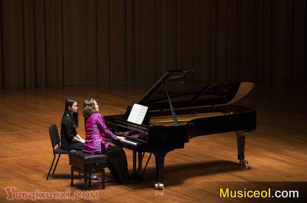 法国钢琴家埃莱娜·格里莫揭幕国家大剧院2013钢琴系列